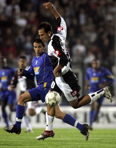 红魔若不重用，加布里埃尔恐被免费抢走。（红魔再不重用，加布里埃尔恐被自由转会挖走）