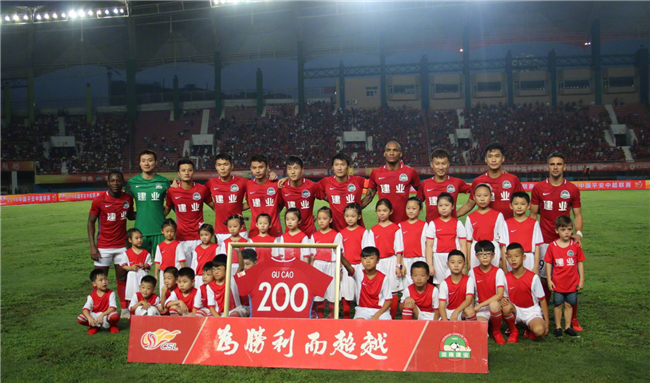 克里斯·保罗：坦然面对人生转折 ，珍惜与家人相伴时光（克里斯·保罗：从容迎接人生新篇，珍藏与家人相守时光）