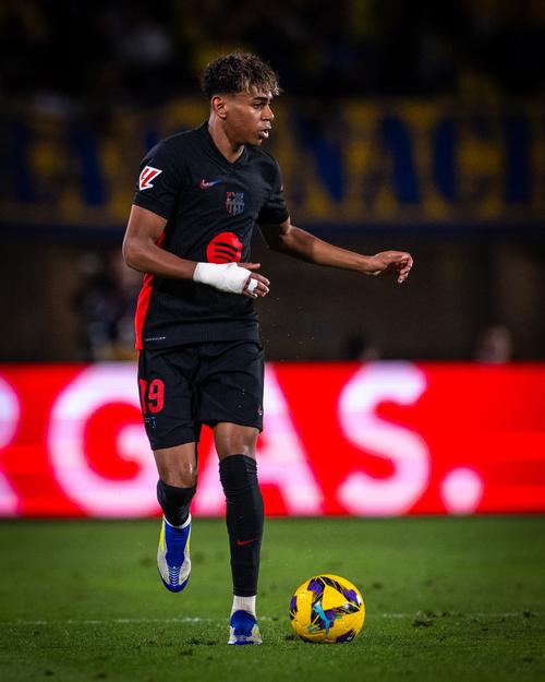 蒂尔潘生涯执法欧冠共判31粒点球，成为欧冠判点最多的主裁（蒂尔潘欧冠执法累计判罚31个点球，成欧冠判点最多主裁）