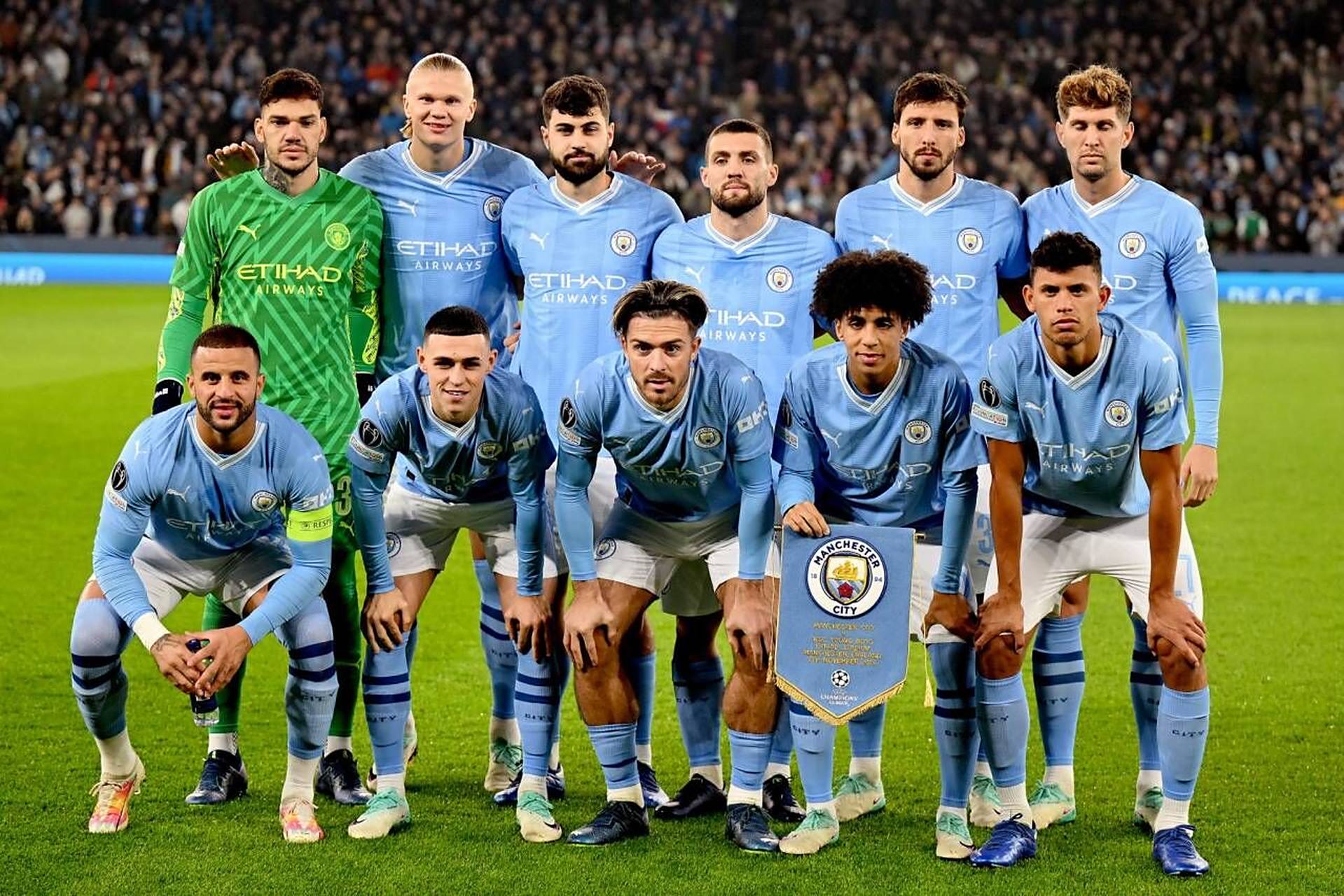 欧冠第4轮前瞻：双战术体系的博弈，两位神锋大战“群狼”（欧冠第4轮看点：两套战术正面碰撞，双神锋硬撼狼群）