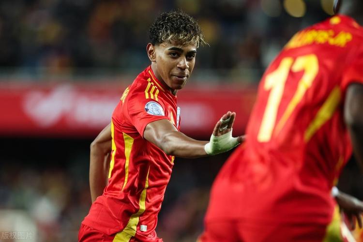 官方：熊本前锋神代庆人加盟法兰克福，将在1月1日正式入队（法兰克福官宣签下熊本前锋神代庆人，1月1日正式入队）