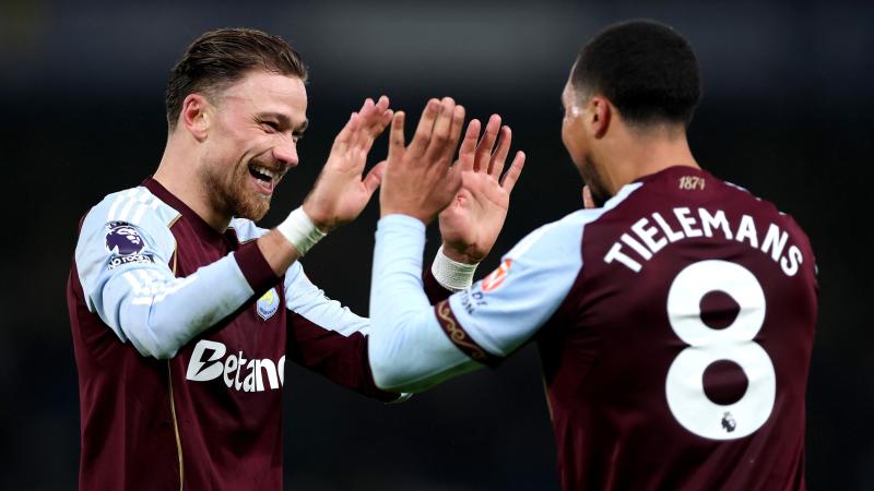 帕斯精彩晃动转身让老大哥劳塔罗滑倒（帕斯炫技转身过人，老大哥劳塔罗被晃倒）