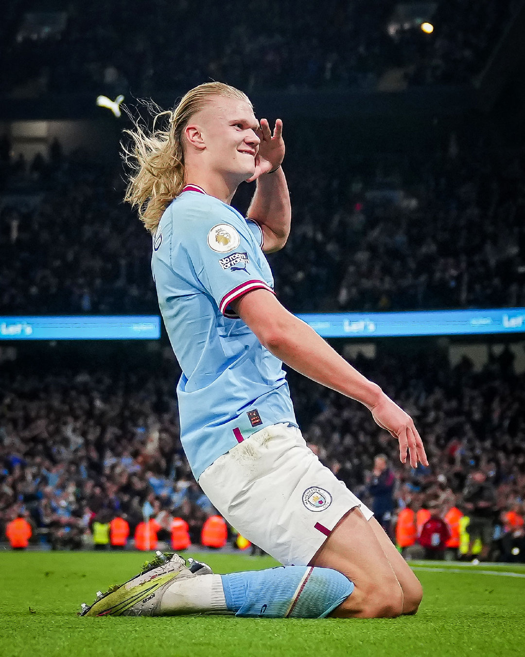 躺着进球，热那亚前锋科隆博在倒地情况下一脚完成破门（倒地一脚！热那亚前锋科隆博卧射破门）